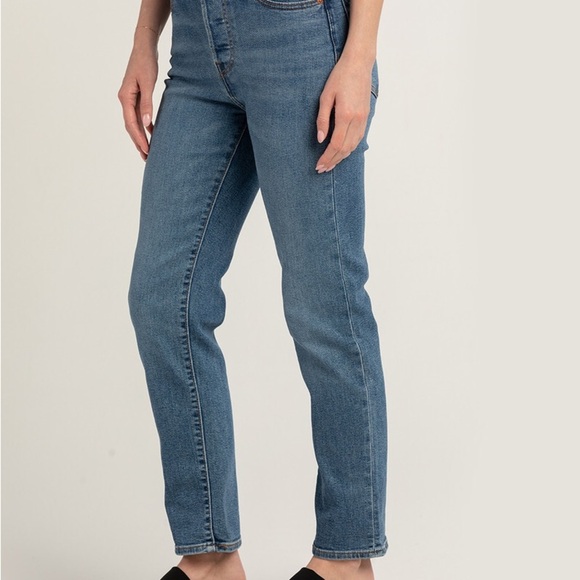 Levi’s Wedgie Straight Leg Jeans - Picture 4 of 7